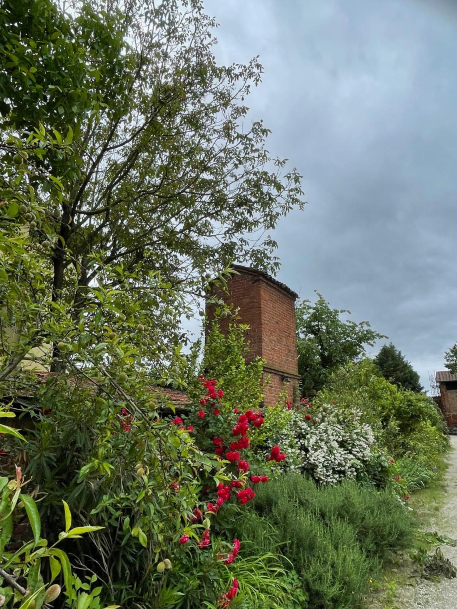 Agriturismo Olivazzi Quattordio Luaran gambar
